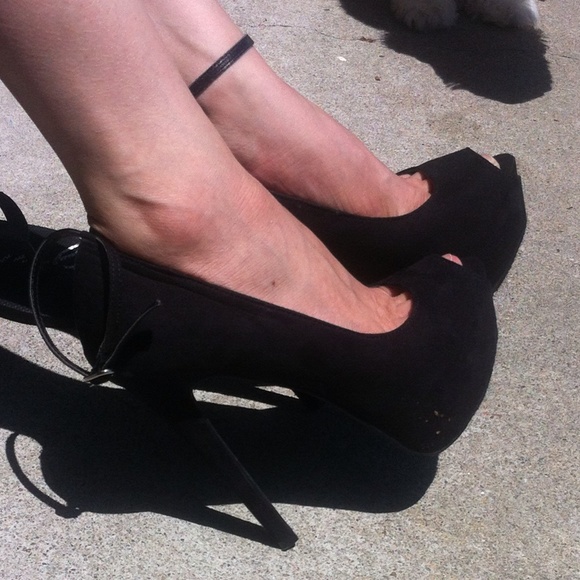 Black Ankle Strap Open Toe Heels - Picture 6 of 8